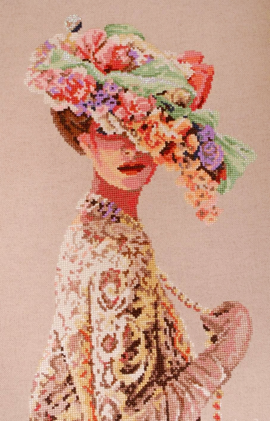 Schema punto croce SAGA PDF + XSD DONNA con cappello fiorato WOMAN PK with flowered HAT cross stitch victorian elegance xsd saga dmc pattern keeper stampabile