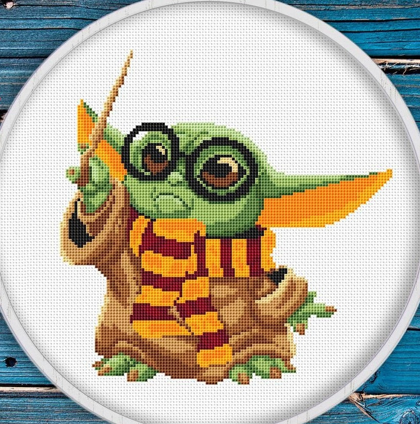 5 Schemi punto croce PDF STAR WARS yoda THANKSGIVING day CHRISTMAS HALLOWEEN coffe break cross stitch nascita mago baby shower facili da stampare